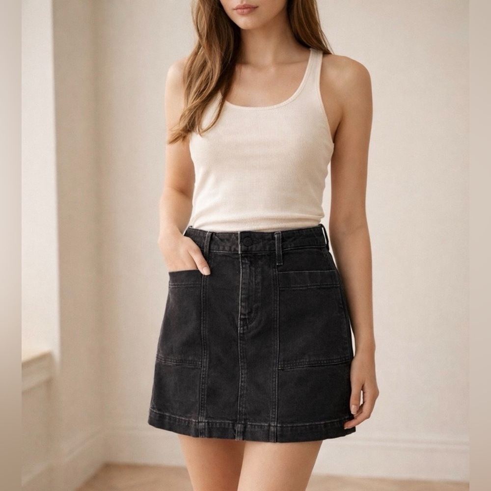 NWOT Old Navy High-Waisted Utility-Pocket Black Wash Denim Jean Mini Skirt
